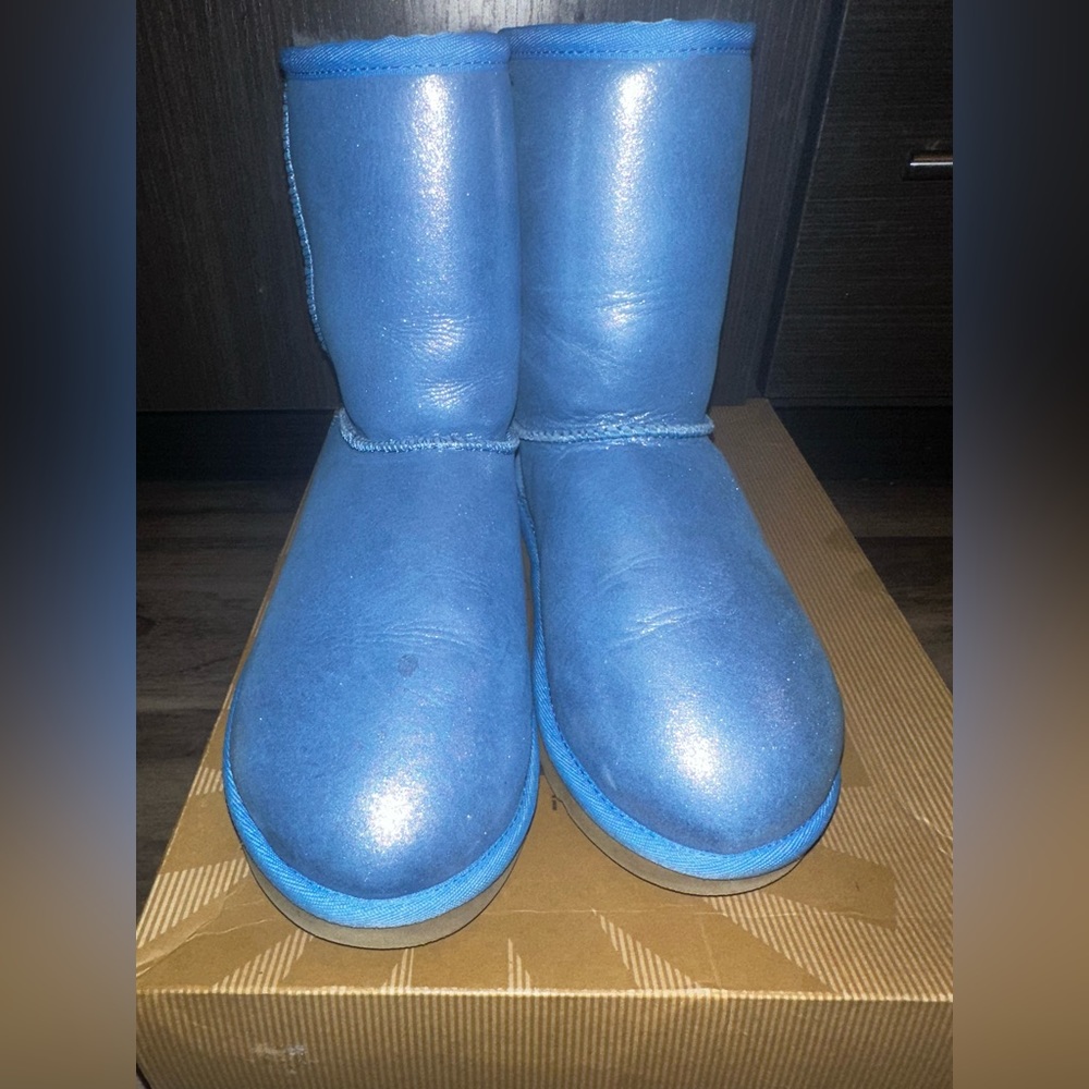 Kid size 4 classic glitter uggs